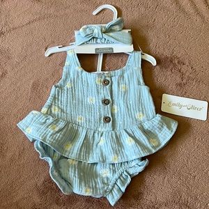 NWT 3-6 Months Emily and Oliver Blue Floral Romper & Headband Set